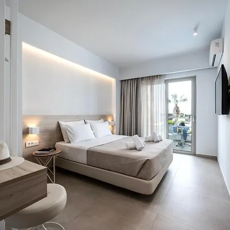 Mythos Aparthotel 3*